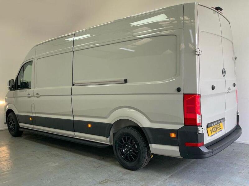 Volkswagen Crafter 2.0 TDI CR35 Commerce Plus Panel Van 5dr Diesel Auto FWD LWB High Roof Euro 6 (s/s) (140 ps)