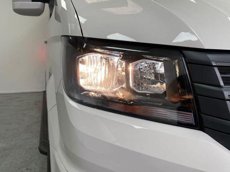 Volkswagen Crafter 2.0 TDI CR35 Commerce Plus Panel Van 5dr Diesel Auto FWD LWB High Roof Euro 6 (s/s) (140 ps)