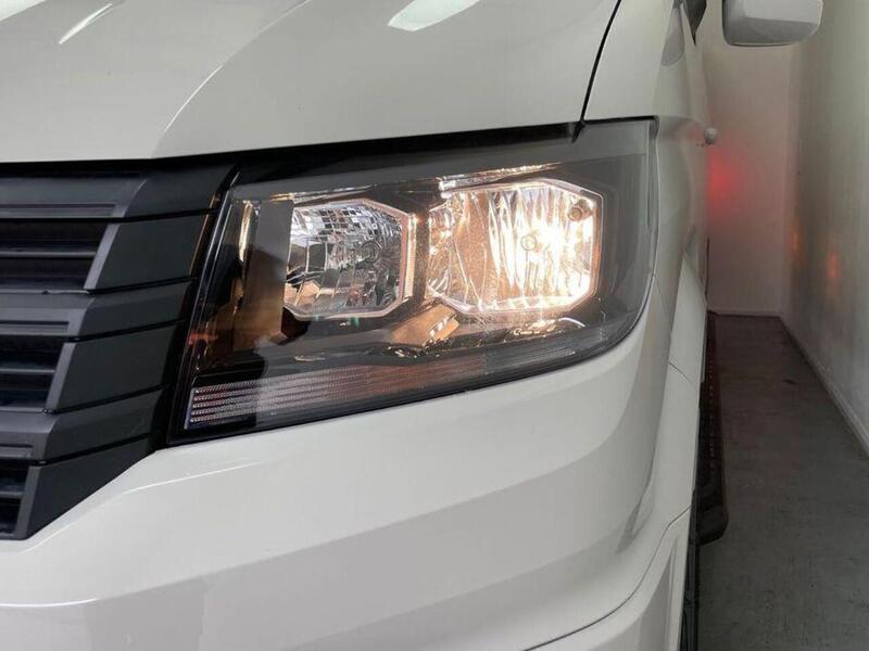 Volkswagen Crafter 2.0 TDI CR35 Commerce Plus Panel Van 5dr Diesel Auto FWD LWB High Roof Euro 6 (s/s) (140 ps)