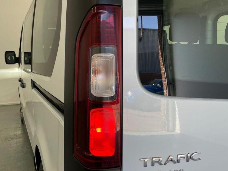Renault Trafic 2.0 dCi SL28 Business L1 H1 Euro 6 (s/s) 5dr (9 Seat)