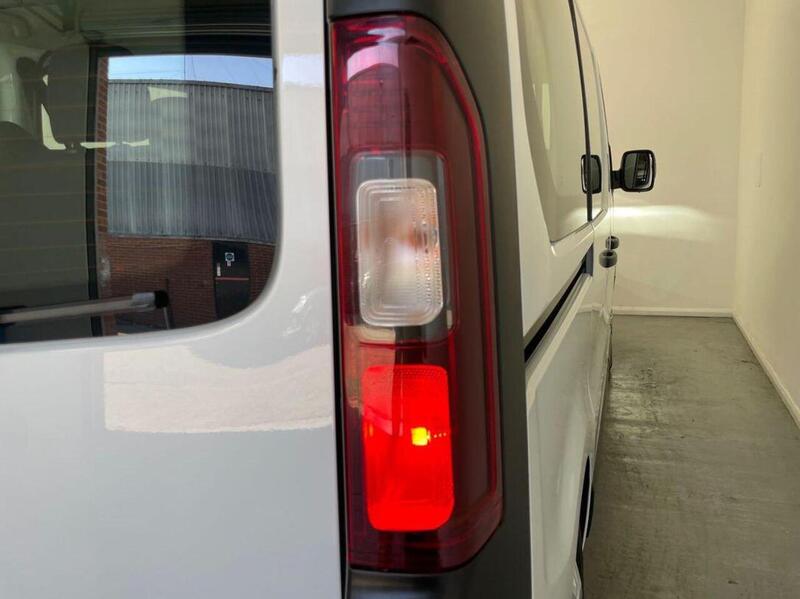 Renault Trafic 2.0 dCi SL28 Business L1 H1 Euro 6 (s/s) 5dr (9 Seat)