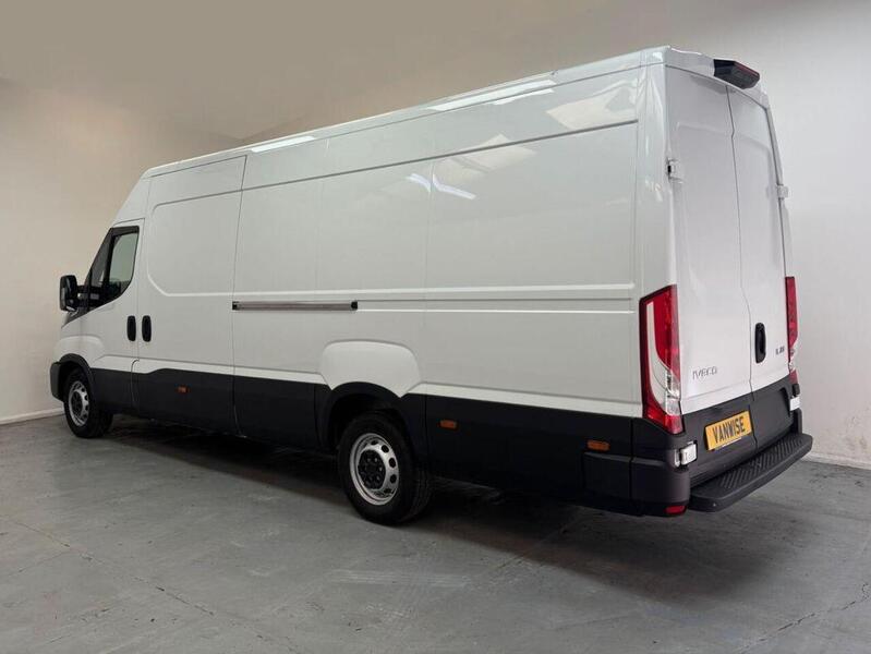 Iveco Daily 2.3D HPI 14V 35S 4100 Panel Van 5dr Diesel HiMatic LWB H2 Euro 6 (s/s) (136 ps)