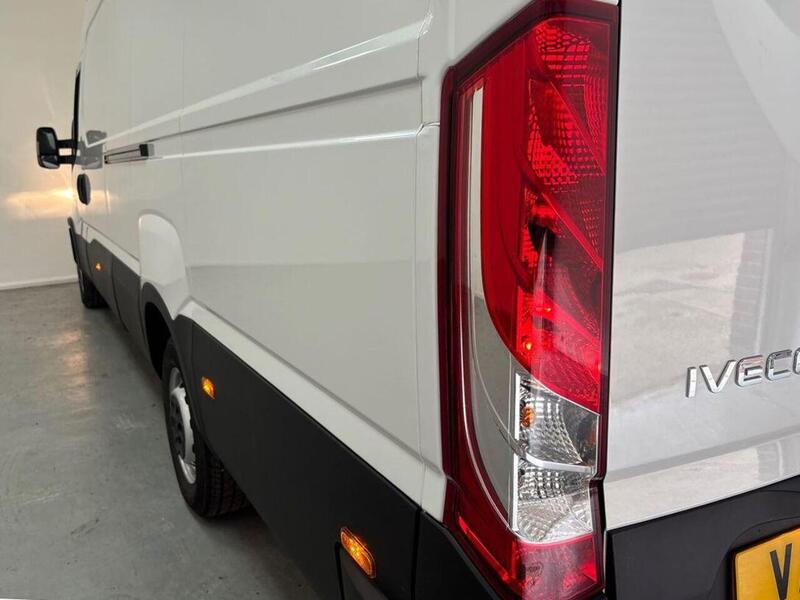 Iveco Daily 2.3D HPI 14V 35S 4100 Panel Van 5dr Diesel HiMatic LWB H2 Euro 6 (s/s) (136 ps)
