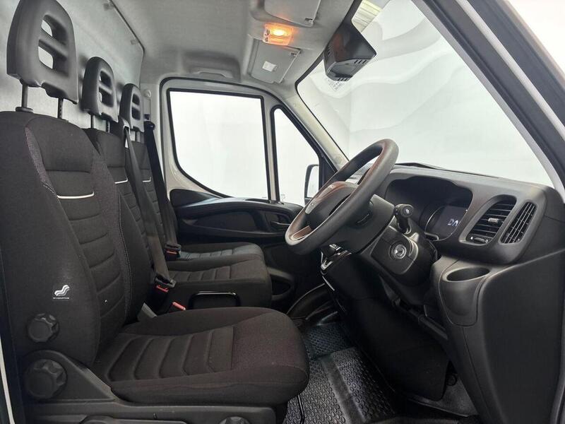 Iveco Daily 2.3D HPI 14V 35S 4100 Panel Van 5dr Diesel HiMatic LWB H2 Euro 6 (s/s) (136 ps)