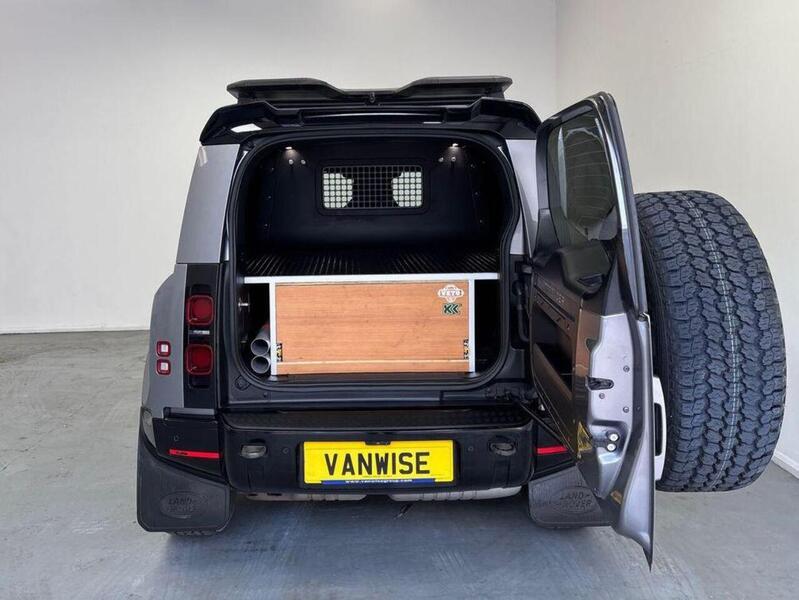 Land Rover Defender 90 3.0 D300 MHEV X-Dynamic HSE Hard Top SUV Auto 4WD SWB Euro 6 (s/s) 3dr