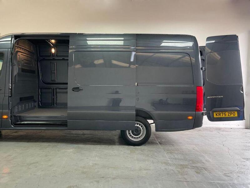 Mercedes-Benz Sprinter 2.0 315 CDI PRO G-Tronic RWD L3 H2 Euro 6 (s/s) 5dr