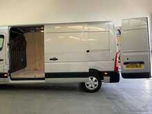 Renault Master Master 2.3 dCi 35 Business+ FWD LWB Medium Roof Euro 6 4dr 