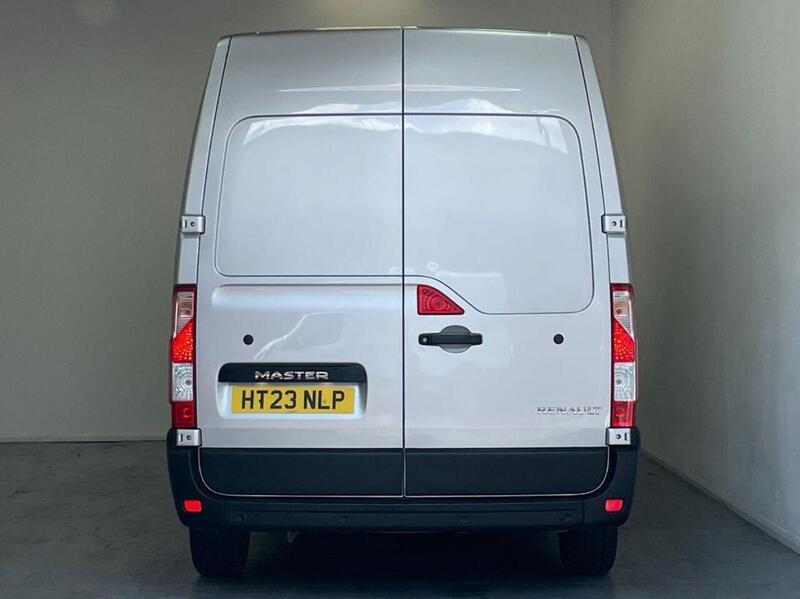 Renault Master 2.3 dCi 35 Business+ FWD LWB Medium Roof Euro 6 4dr