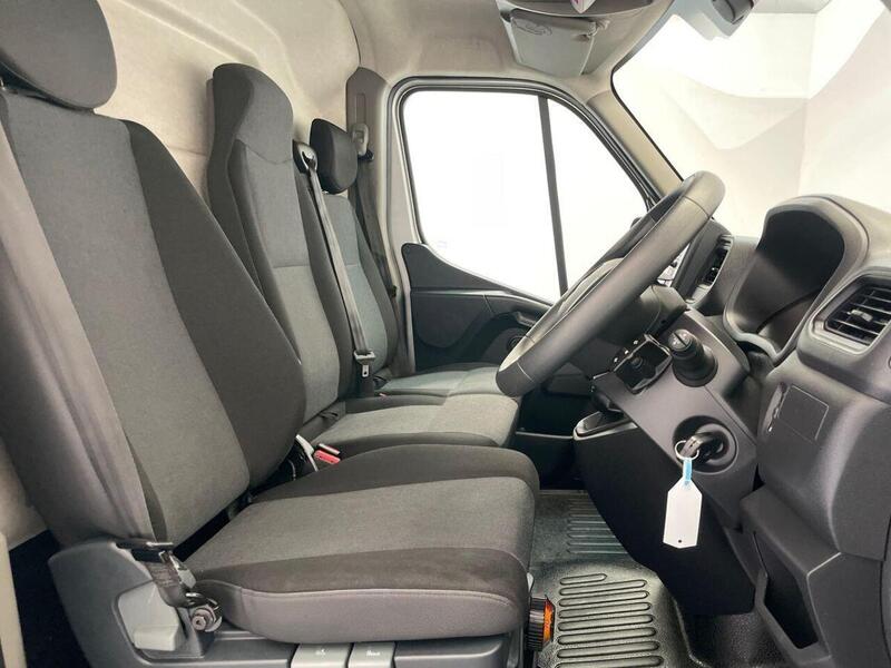 Renault Master 2.3 dCi 35 Business+ FWD LWB Medium Roof Euro 6 4dr