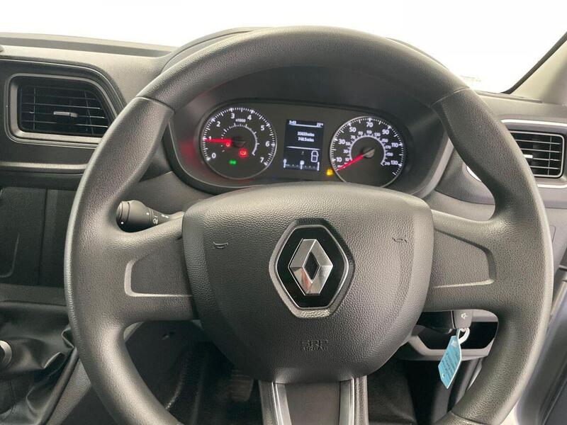 Renault Master 2.3 dCi 35 Business+ FWD LWB Medium Roof Euro 6 4dr