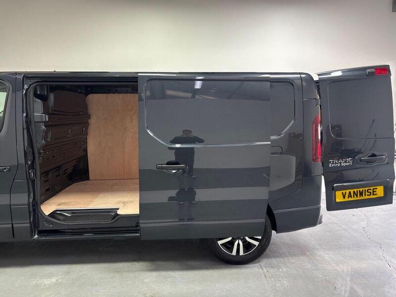 Renault Trafic 2.0 dCi Blue LL30 Extra Sport L2 H1 Euro 6 (s/s) 5dr