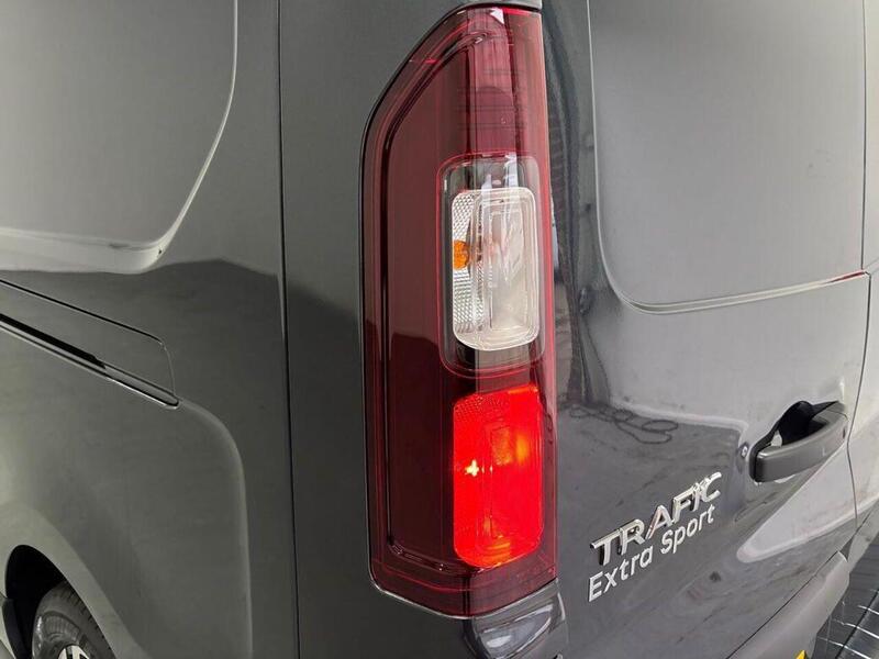 Renault Trafic 2.0 dCi Blue LL30 Extra Sport L2 H1 Euro 6 (s/s) 5dr