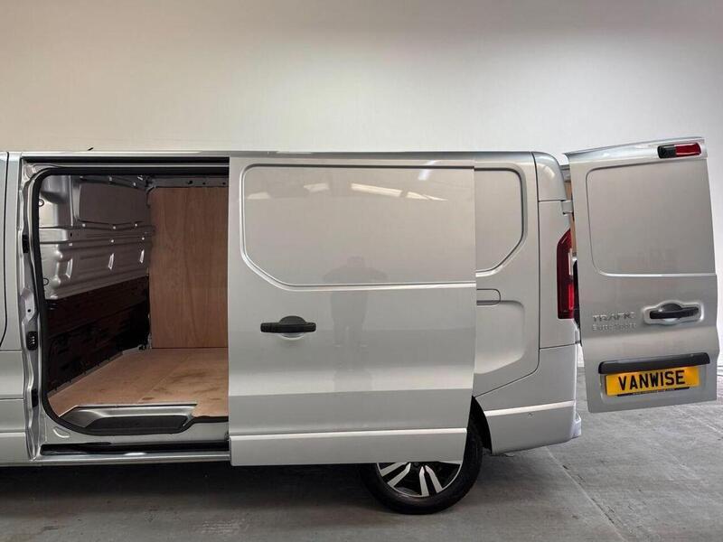 Renault Trafic 2.0 dCi Blue LL30 Extra Sport Panel Van 5dr Diesel Manual L2 H1 Euro 6 (s/s) (150 ps)
