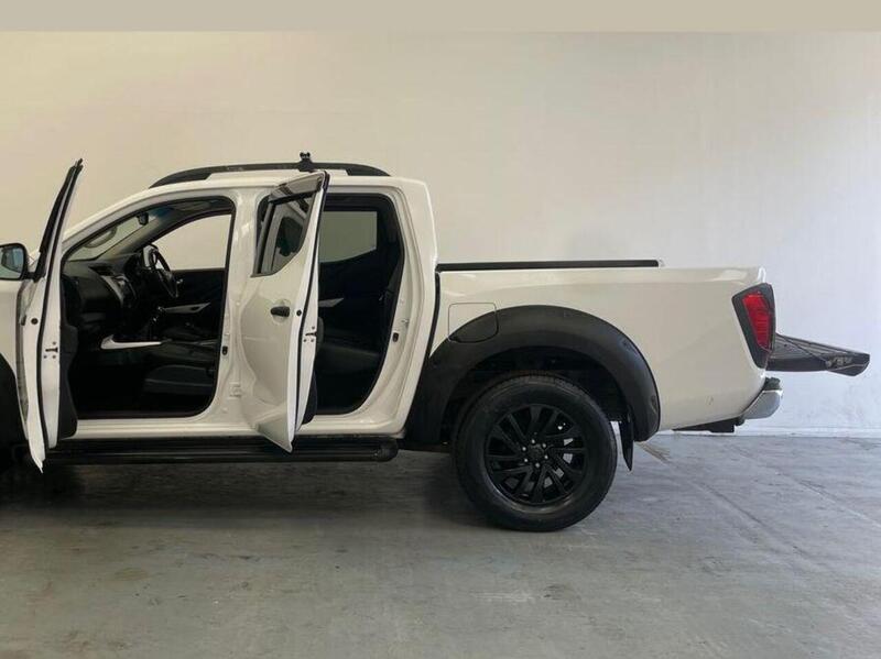 Nissan Navara 2.3 dCi Tekna 4WD Euro 6 (s/s) 4dr