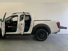 Nissan Navara Navara 2.3 dCi Tekna 4WD Euro 6 (s/s) 4dr 