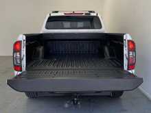 Nissan Navara Navara 2.3 dCi Tekna 4WD Euro 6 (s/s) 4dr 