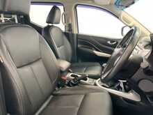 Nissan Navara Navara 2.3 dCi Tekna 4WD Euro 6 (s/s) 4dr 
