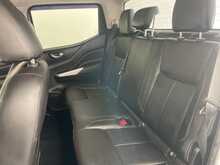 Nissan Navara Navara 2.3 dCi Tekna 4WD Euro 6 (s/s) 4dr 