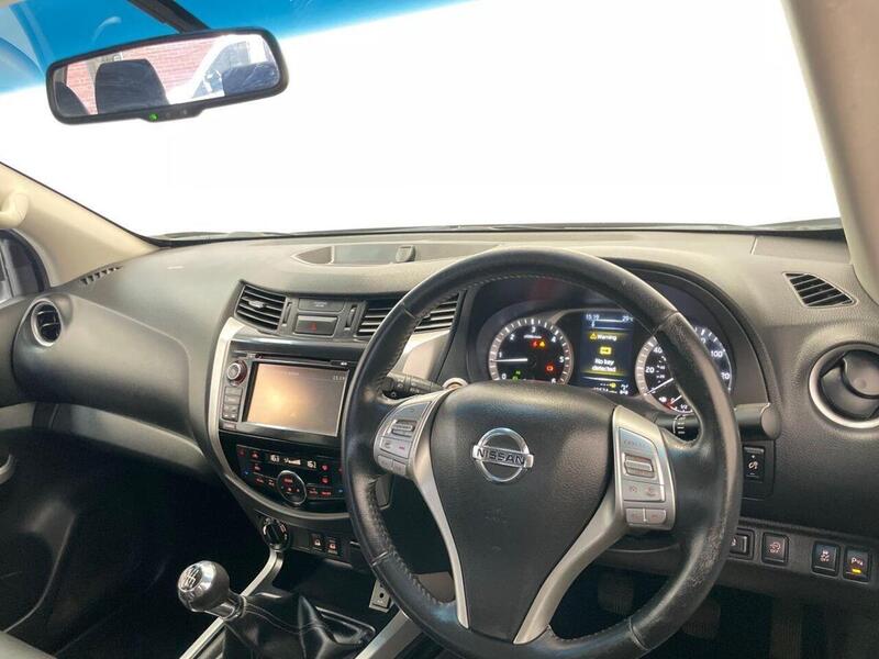 Nissan Navara 2.3 dCi Tekna 4WD Euro 6 (s/s) 4dr