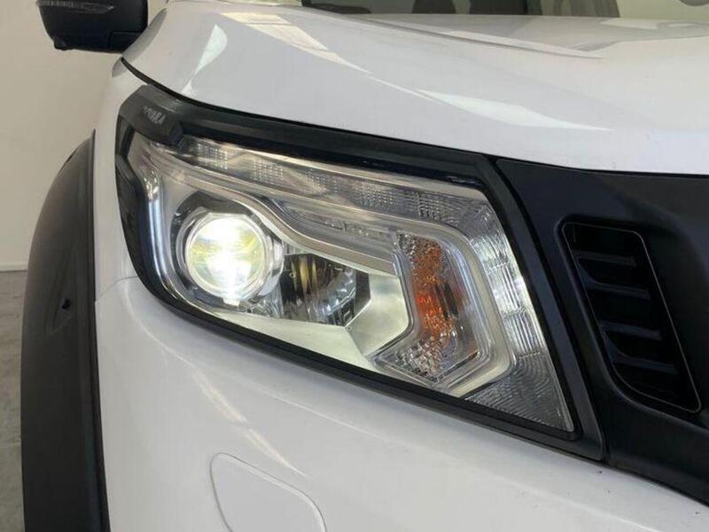 Nissan Navara 2.3 dCi Tekna 4WD Euro 6 (s/s) 4dr