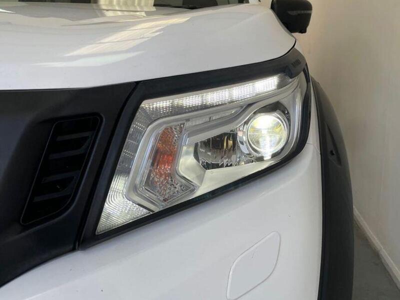 Nissan Navara 2.3 dCi Tekna 4WD Euro 6 (s/s) 4dr