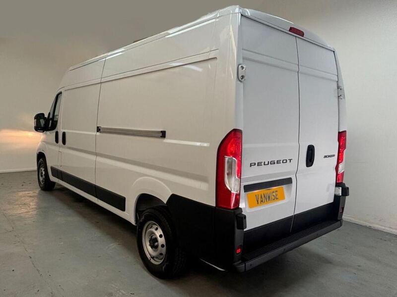 Peugeot Boxer 2.2 BlueHDi 335 Professional Panel Van 5dr Diesel Manual L3 H2 Euro 6 (s/s) (140 ps)