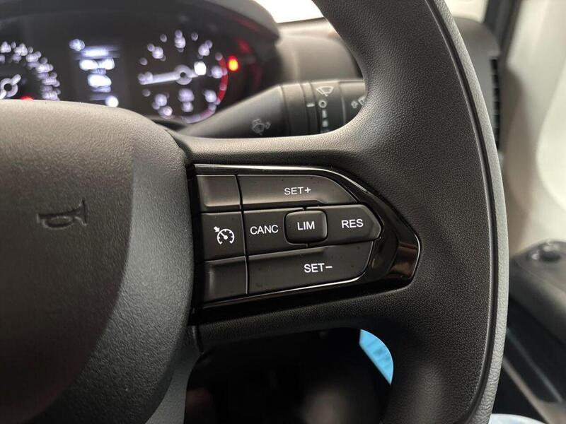 Peugeot Boxer 2.2 BlueHDi 335 Professional Panel Van 5dr Diesel Manual L3 H2 Euro 6 (s/s) (140 ps)