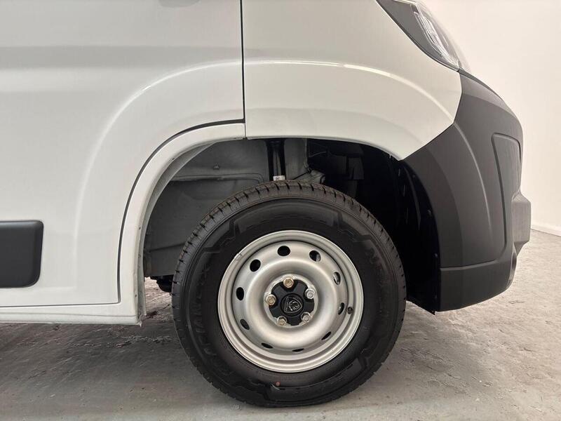 Peugeot Boxer 2.2 BlueHDi 335 Professional Panel Van 5dr Diesel Manual L3 H2 Euro 6 (s/s) (140 ps)
