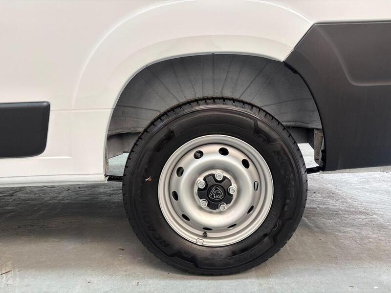 Peugeot Boxer 2.2 BlueHDi 335 Professional Panel Van 5dr Diesel Manual L3 H2 Euro 6 (s/s) (140 ps)