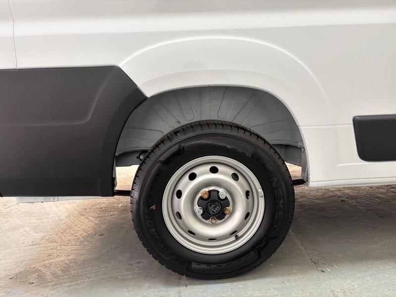 Peugeot Boxer 2.2 BlueHDi 335 Professional Panel Van 5dr Diesel Manual L3 H2 Euro 6 (s/s) (140 ps)