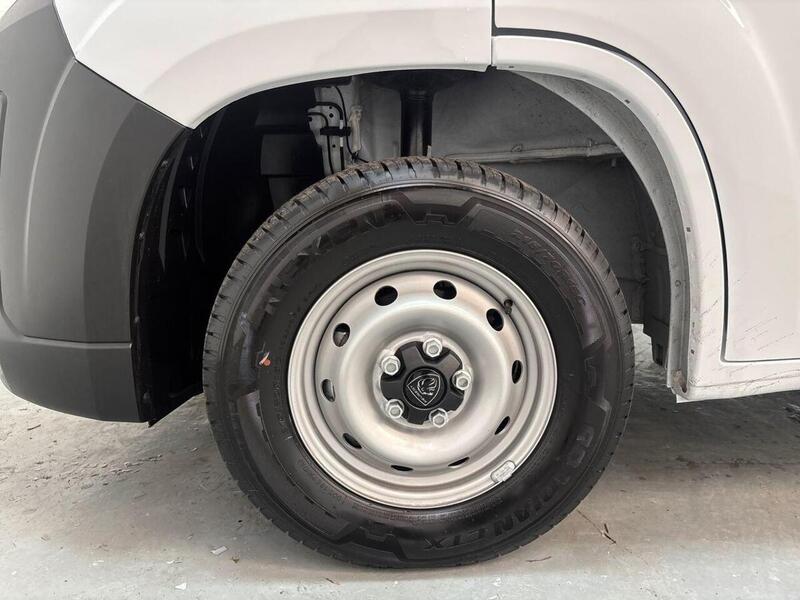 Peugeot Boxer 2.2 BlueHDi 335 Professional Panel Van 5dr Diesel Manual L3 H2 Euro 6 (s/s) (140 ps)