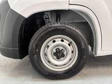 Peugeot Boxer Boxer 2.2 BlueHDi 335 Professional Panel Van 5dr Diesel Manual L3 H2 Euro 6 (s/s) (140 ps) 