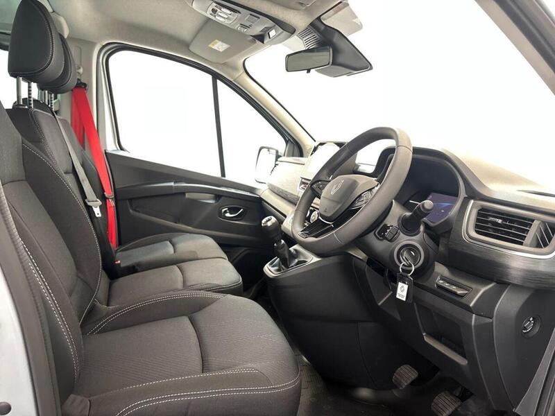 Renault Trafic 2.0 dCi LL30 Advance L2 H1 Euro 6 (s/s) 5dr (9 Seat)