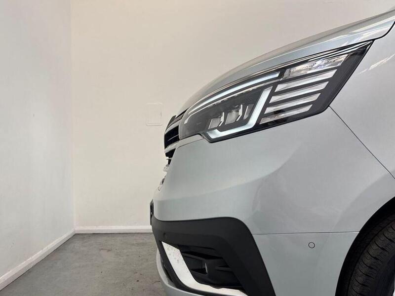 Renault Trafic 2.0 dCi LL30 Advance L2 H1 Euro 6 (s/s) 5dr (9 Seat)