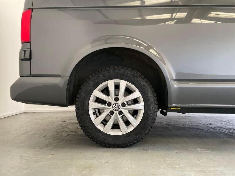 Volkswagen Transporter 2.0 TDI T30 Highline DSG FWD LWB Euro 6 (s/s) 5dr
