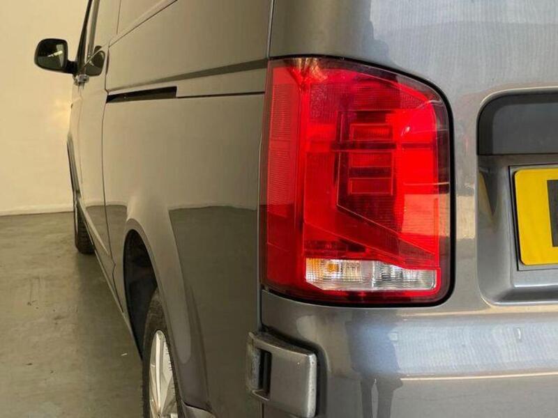 Volkswagen Transporter 2.0 TDI T30 Highline DSG FWD LWB Euro 6 (s/s) 5dr