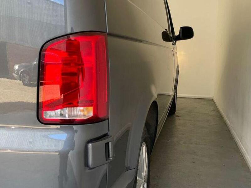 Volkswagen Transporter 2.0 TDI T30 Highline DSG FWD LWB Euro 6 (s/s) 5dr