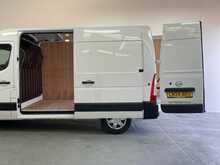 Nissan Interstar Interstar 2.3 dCi 35 Acenta FWD L2 H2 Euro 6 (s/s) 4dr 