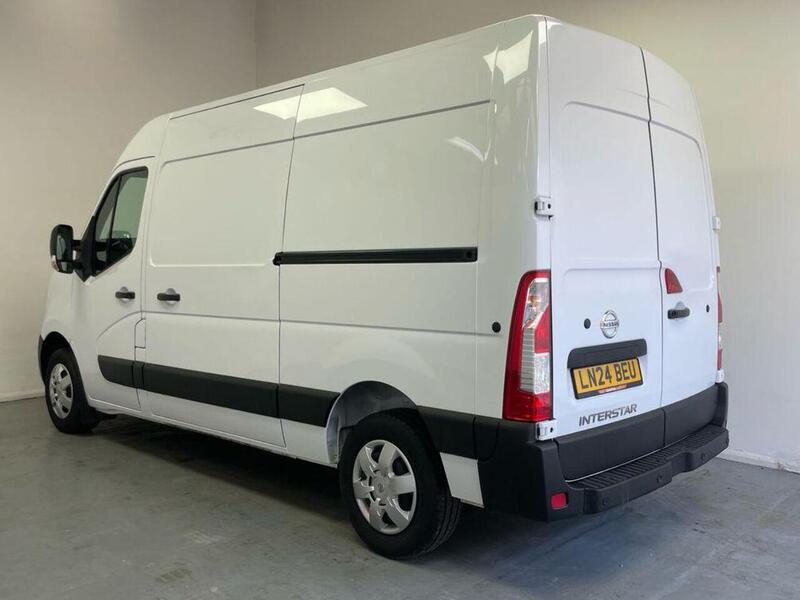 Nissan Interstar 2.3 dCi 35 Acenta FWD L2 H2 Euro 6 (s/s) 4dr