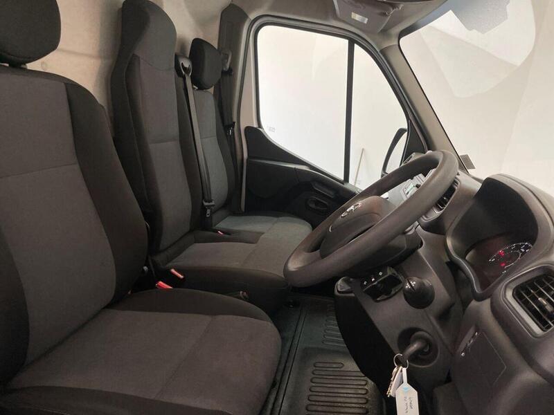 Nissan Interstar 2.3 dCi 35 Acenta FWD L2 H2 Euro 6 (s/s) 4dr