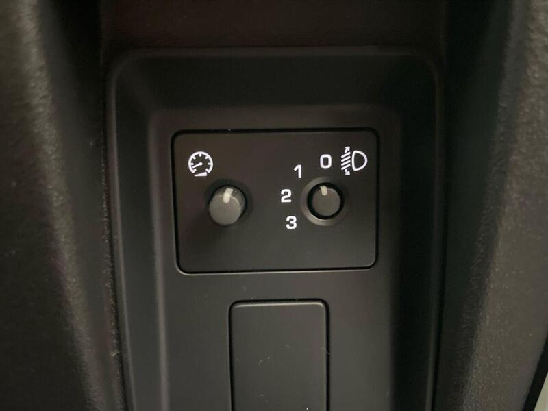 Land Rover Defender 90 3.0 D250 MHEV Hard Top SUV Auto 4WD SWB Euro 6 (s/s) 3dr