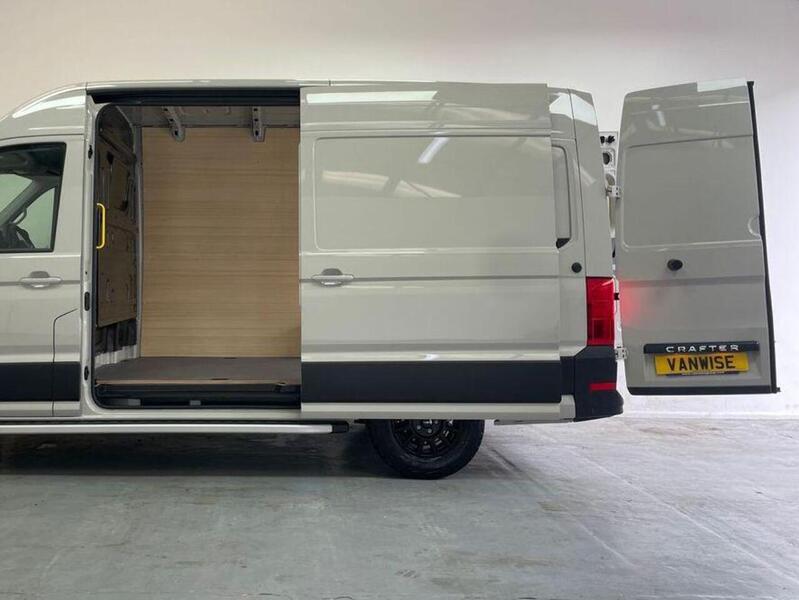 Volkswagen Crafter 2.0 TDI CR35 Commerce Plus Panel Van 5dr Diesel Auto FWD MWB High Roof Euro 6 (s/s) (140 ps)