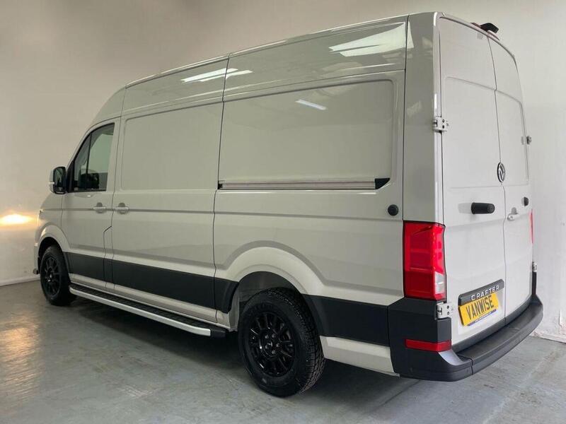 Volkswagen Crafter 2.0 TDI CR35 Commerce Plus Panel Van 5dr Diesel Auto FWD MWB High Roof Euro 6 (s/s) (140 ps)