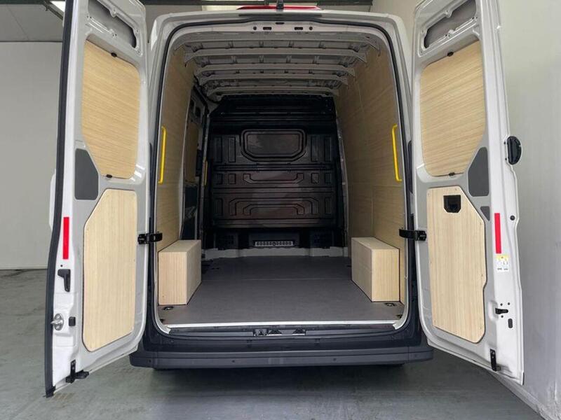 Volkswagen Crafter 2.0 TDI CR35 Commerce Plus Panel Van 5dr Diesel Auto FWD MWB High Roof Euro 6 (s/s) (140 ps)