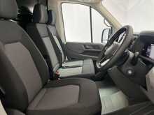 Volkswagen Crafter 2.0 TDI CR35 Commerce Plus Panel Van 5dr Diesel Auto FWD MWB High Roof Euro 6 (s/s) (140 ps) 