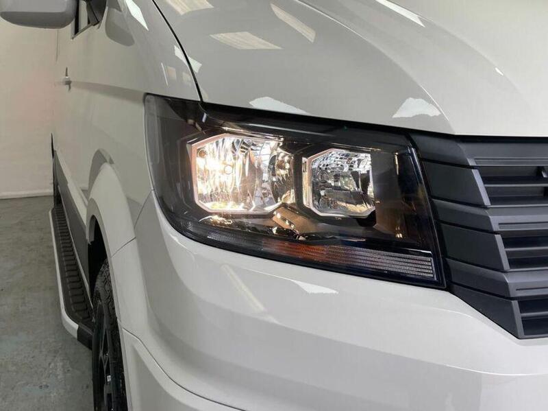 Volkswagen Crafter 2.0 TDI CR35 Commerce Plus Panel Van 5dr Diesel Auto FWD MWB High Roof Euro 6 (s/s) (140 ps)