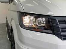 Volkswagen Crafter 2.0 TDI CR35 Commerce Plus Panel Van 5dr Diesel Auto FWD MWB High Roof Euro 6 (s/s) (140 ps) 