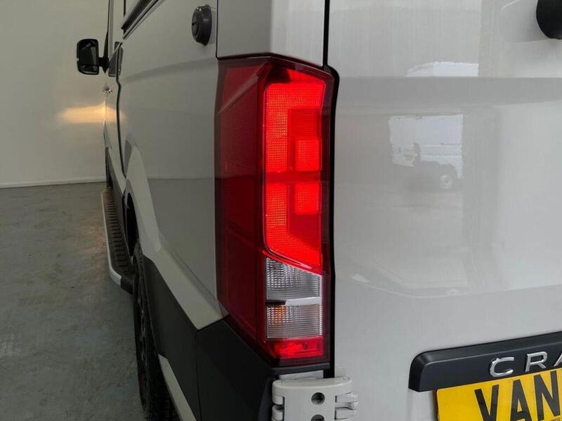 Volkswagen Crafter 2.0 TDI CR35 Commerce Plus Panel Van 5dr Diesel Auto FWD MWB High Roof Euro 6 (s/s) (140 ps)