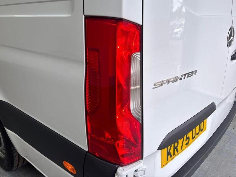 Mercedes-Benz Sprinter 2.0 315 CDI PRO G-Tronic RWD L3 H2 Euro 6 (s/s) 5dr