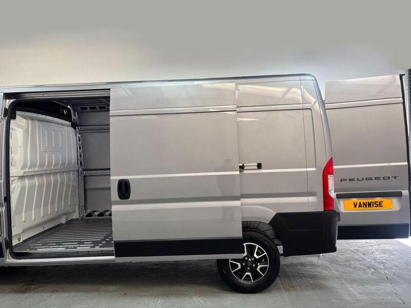 Peugeot Boxer 2.2 BlueHDi 335 Professional Panel Van 5dr Diesel Manual L3 H2 Euro 6 (s/s) (140 ps)